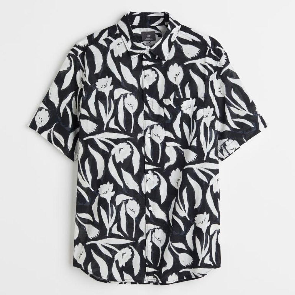 H&M black & white floral Hawaiian style vacation shirt! Light weight cotton